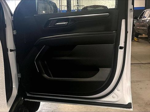 Used 2025 Chevrolet Suburban LT AWD/4WD image 12