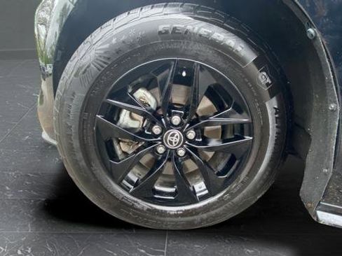 Used 2021 Toyota Sienna XLE w/ XLE Plus Package FWD image 31