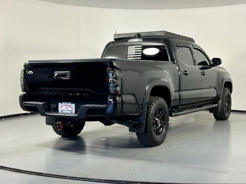 Used 2020 Toyota Tacoma TRD Sport w/ TRD Premium Sport Package AWD/4WD image 7