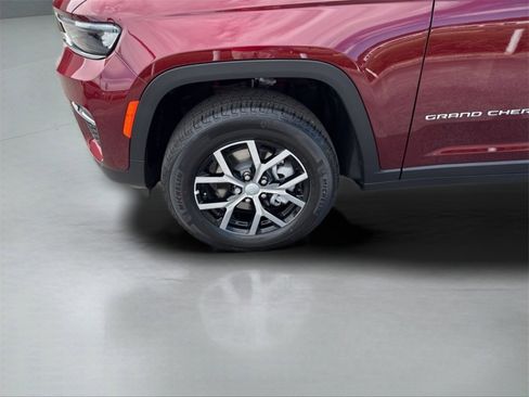 Used 2025 Jeep Grand Cherokee Limited w/ Trailer Tow Package image 23