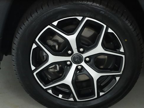 Used 2025 Jeep Compass Limited AWD/4WD image 37