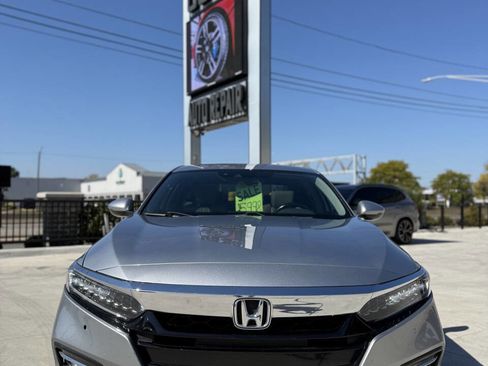 Used 2020 Honda Accord Touring image 3