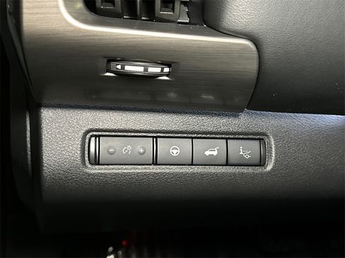 Used 2023 Nissan Pathfinder Platinum image 20