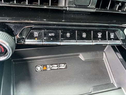 Used 2025 Chevrolet Suburban LT w/ Comfort Package RWD image 24