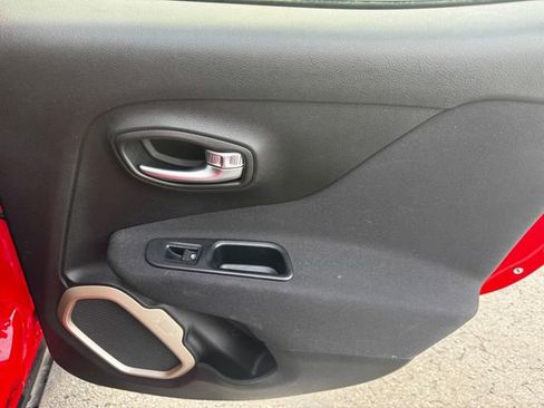 Used 2016 Jeep Renegade Latitude w/ Cold Weather Group image 15