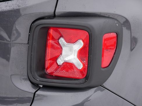 Used 2022 Jeep Renegade Latitude w/ Convenience Group image 17