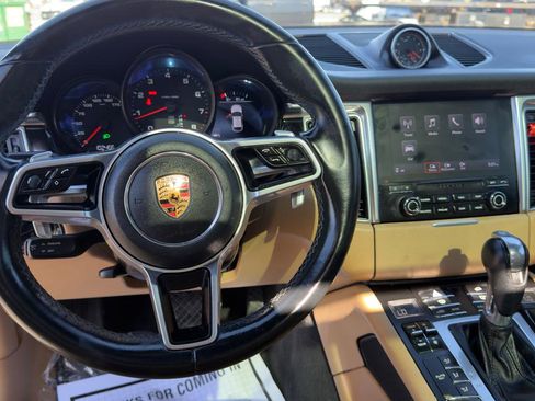 Used 2017 Porsche Macan AWD/4WD image 30