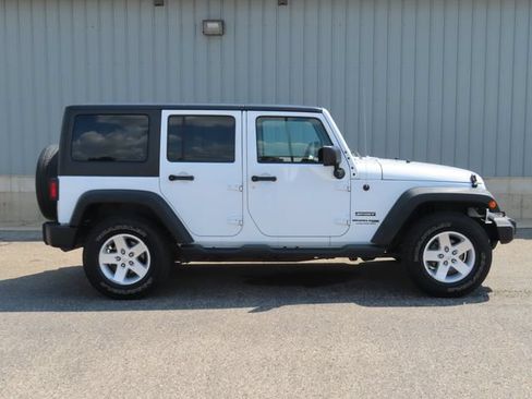 Used 2018 Jeep Wrangler Unlimited Sport S AWD/4WD image 2