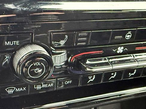 New 2025 Jeep Grand Cherokee Altitude image 14