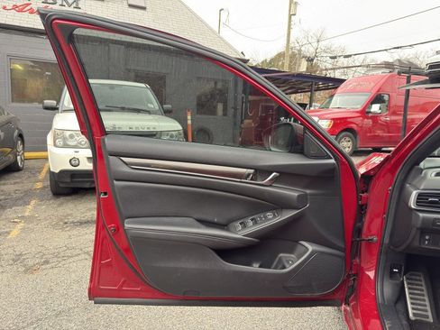 Used 2019 Honda Accord Sport image 10