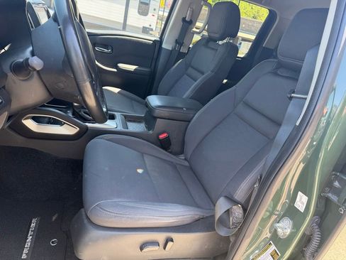 Used 2022 Nissan Frontier SV image 8