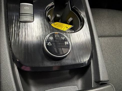 Used 2025 Nissan Rogue SV AWD/4WD image 27