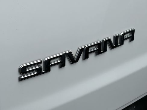 Used 2017 GMC Savana 2500 RWD image 5
