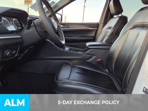 Used 2024 Jeep Grand Cherokee Limited image 4