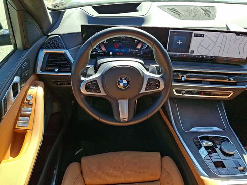 Certified 2025 BMW X7 xDrive40i w/ M Sport Package AWD/4WD image 13
