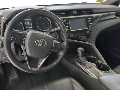 Used 2020 Toyota Camry SE w/ Convenience Package FWD image 10