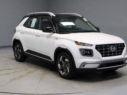 Used 2024 Hyundai Venue Limited FWD image 1