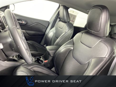 Used 2019 Jeep Cherokee Latitude Plus FWD image 15