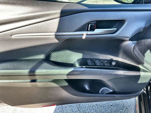 Used 2025 Toyota Camry SE image 21