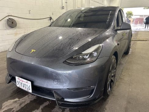 Used 2023 Tesla Model Y Performance image 5