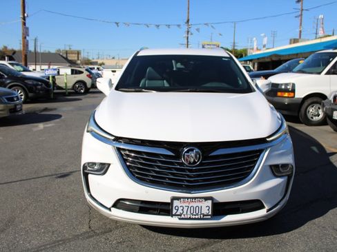 Used 2022 Buick Enclave Essence image 2