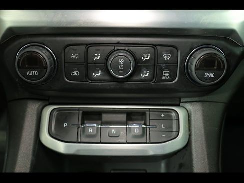 Used 2023 GMC Acadia SLT image 27