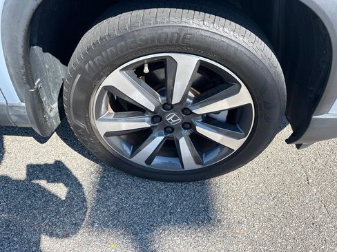 Used 2024 Honda Pilot Touring image 11