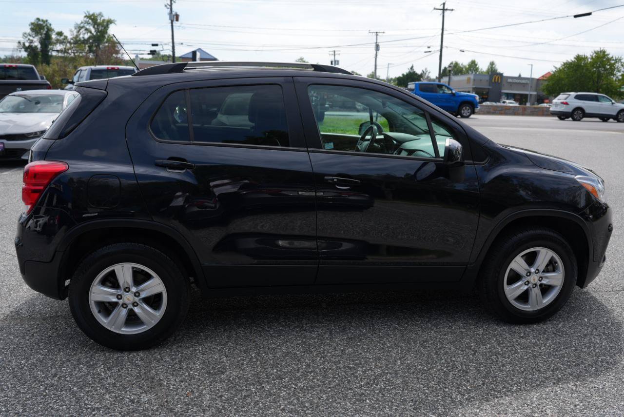Used 2022 Chevrolet Trax LT w/ LT Convenience Package AWD/4WD image 6