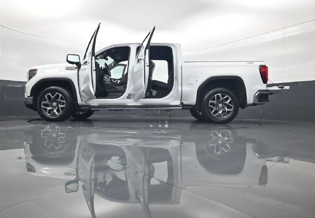 Used 2023 GMC Sierra 1500 SLT w/ SLT Premium Plus Package AWD/4WD image 34