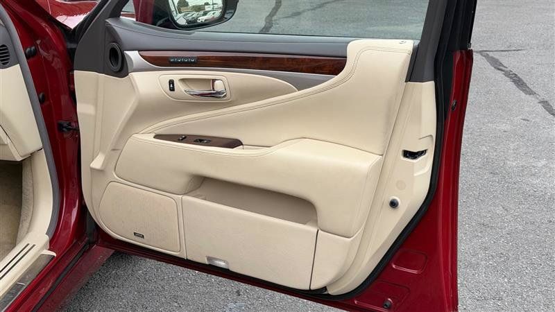 Used 2013 Lexus LS 460 AWD w/ Comfort Pkg image 36