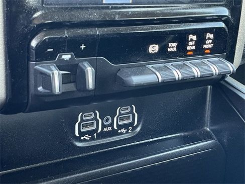 Used 2024 RAM 2500 Laramie w/ Towing Technology Group image 20