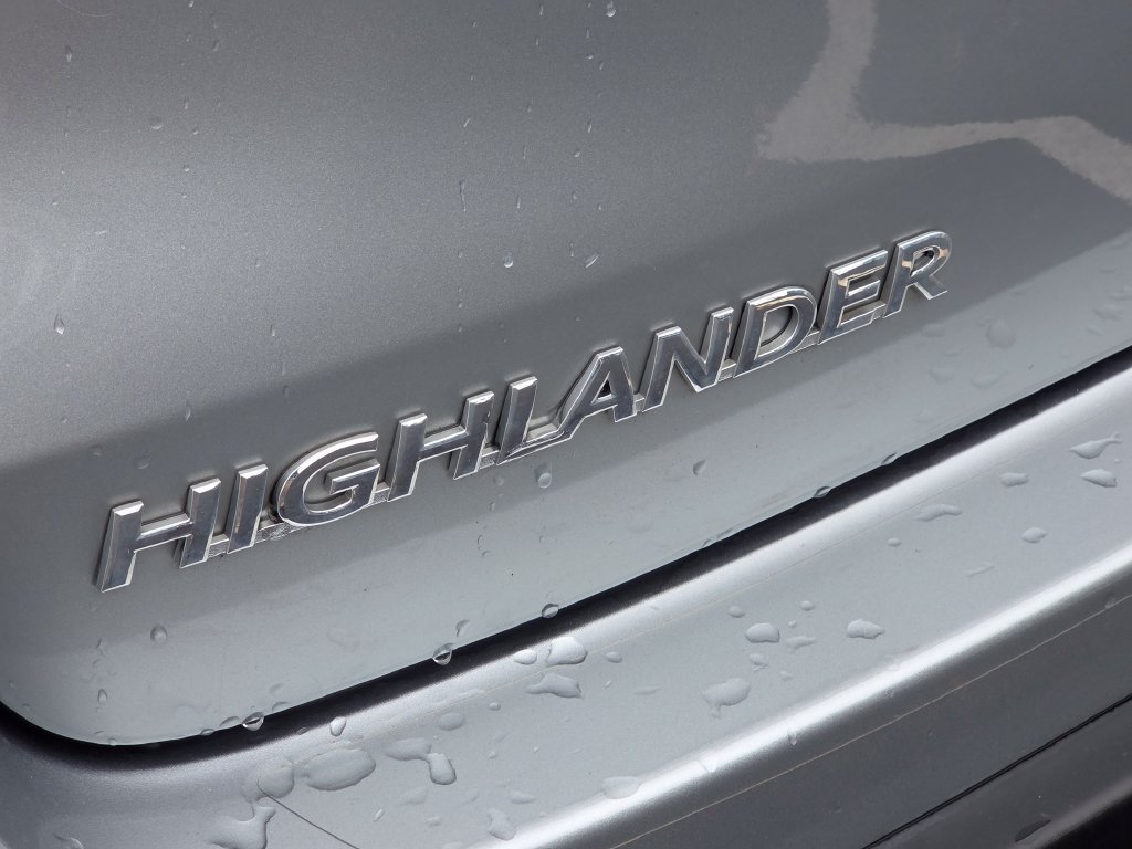 Used 2018 Toyota Highlander XLE AWD/4WD image 19