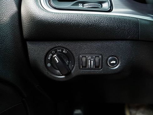 Used 2017 Dodge Challenger SXT RWD image 29