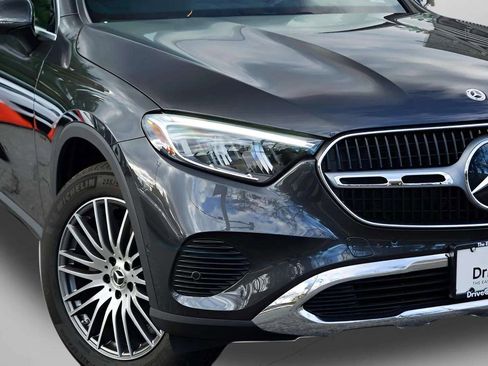Used 2024 Mercedes-Benz GLC 300 4MATIC image 10