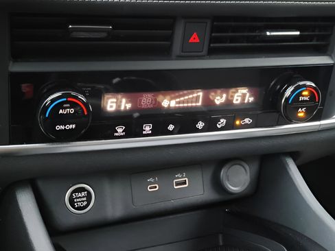 Used 2023 Nissan Rogue SV image 16