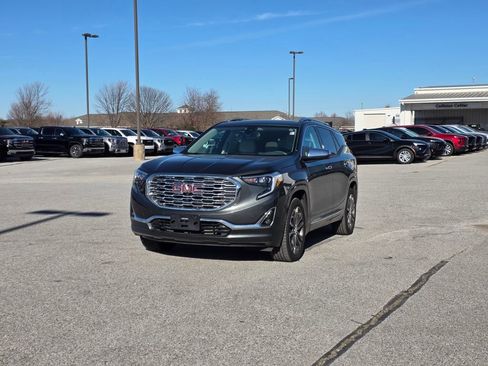 Used 2020 GMC Terrain Denali w/ Denali Premium Package image 3