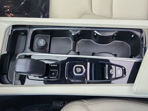 Used 2024 Volvo S60 B5 Plus w/ Climate Package image 53