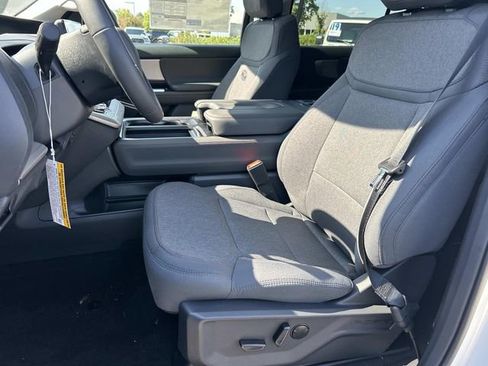 New 2025 Ford Expedition Active image 30