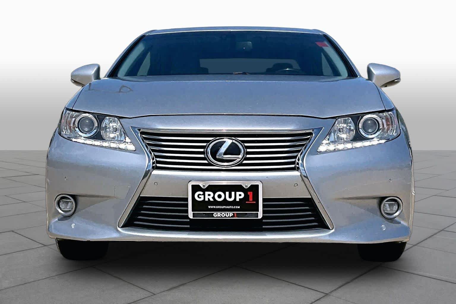 Used 2014 Lexus ES 350 w/ Luxury Package FWD image 4
