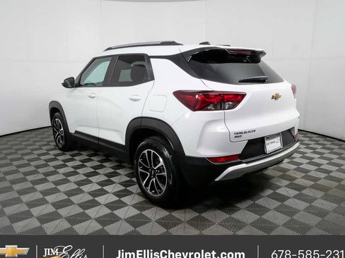 Used 2025 Chevrolet TrailBlazer LT image 3