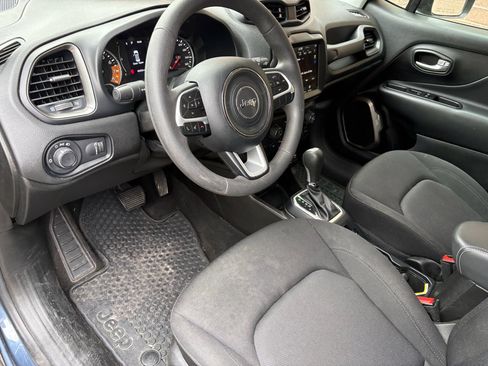Used 2023 Jeep Renegade Latitude AWD/4WD image 12