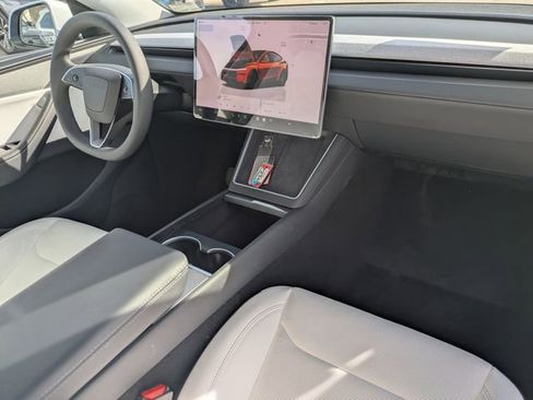 Used 2026 Tesla Model Y 2WD image 29