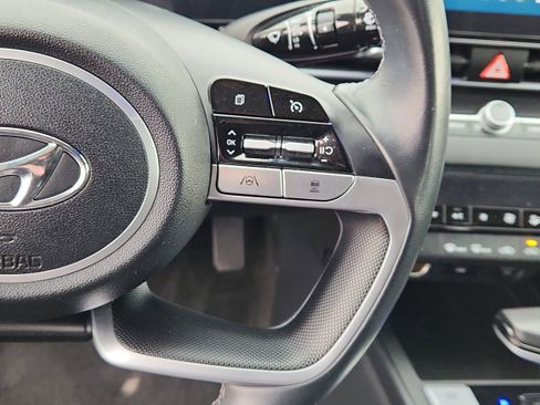 Used 2023 Hyundai Elantra SEL w/ Convenience Package image 16