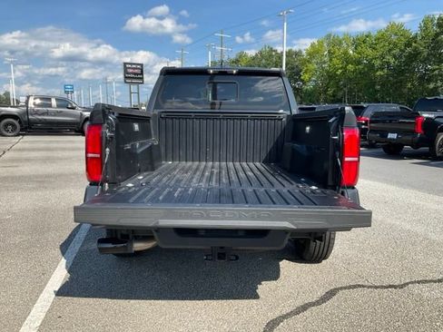 Used 2024 Toyota Tacoma SR5 AWD/4WD image 17