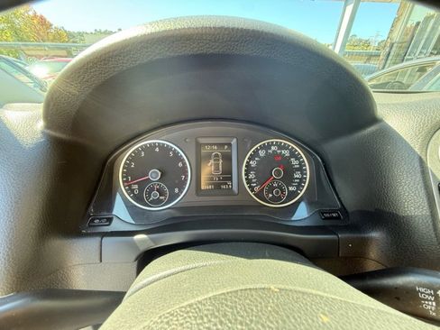 Used 2017 Volkswagen Tiguan S image 22