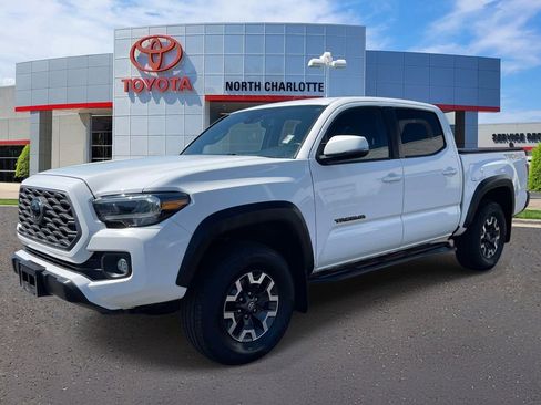 Used 2022 Toyota Tacoma TRD Off-Road AWD/4WD image 5