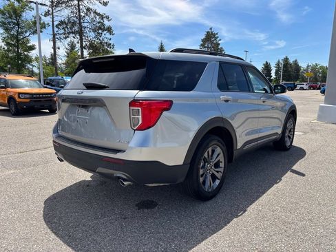 Used 2024 Ford Explorer XLT w/ Equipment Group 202A AWD/4WD image 3