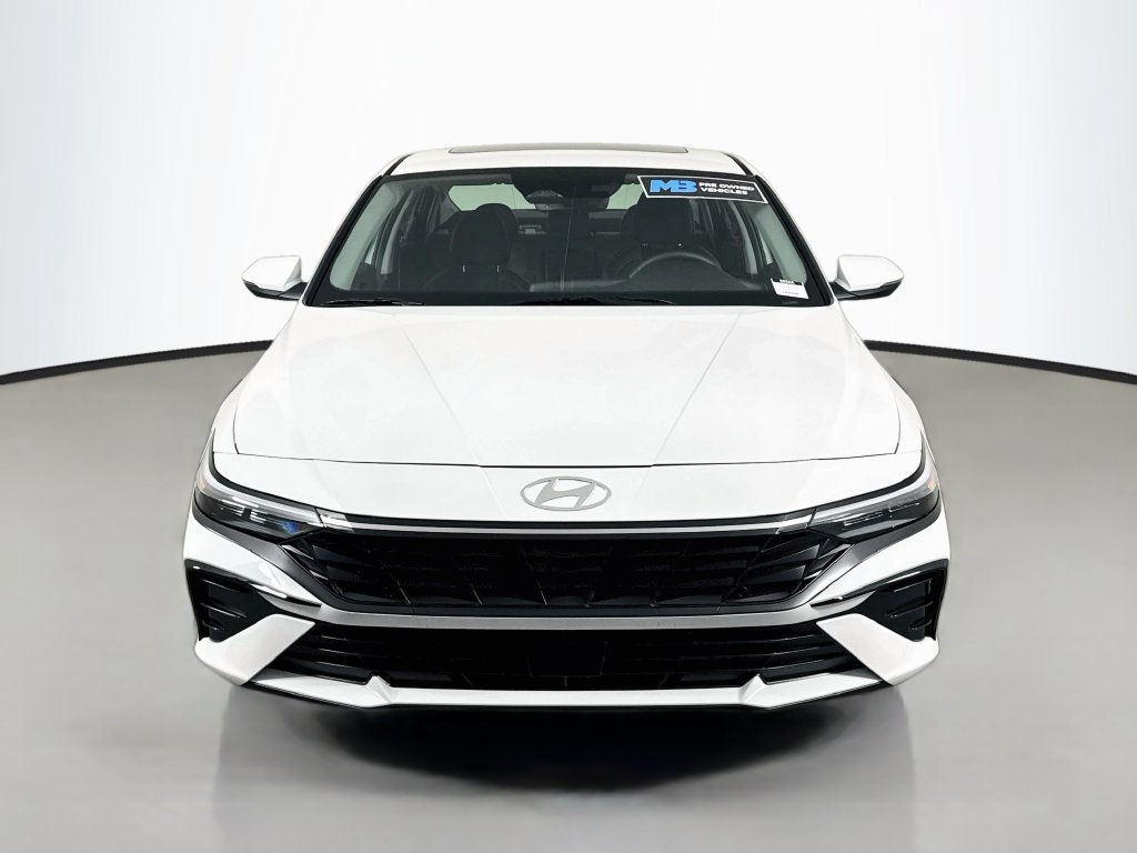 Certified 2025 Hyundai Elantra Limited FWD image 2