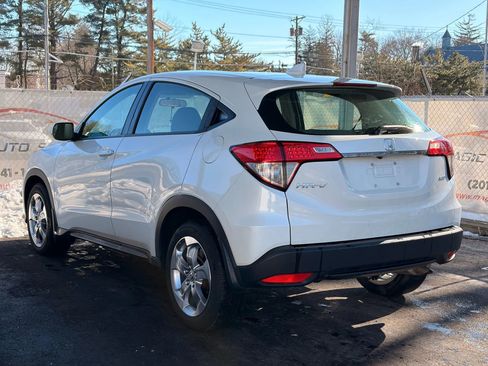 Used 2022 Honda HR-V LX image 9