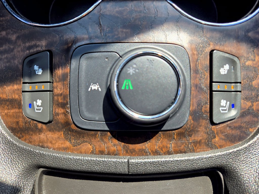 Used 2020 GMC Acadia Denali w/ Technology Package FWD image 42